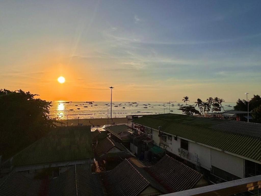 The Globe Hotel, Bar & Restaurant Pattaya Ngoại thất bức ảnh