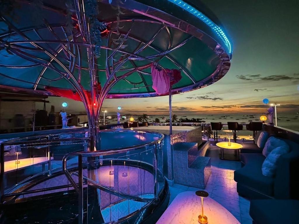 The Globe Hotel, Bar & Restaurant Pattaya Ngoại thất bức ảnh