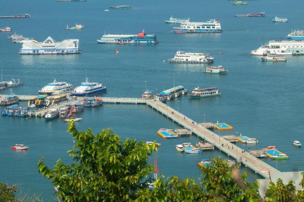 The Globe Hotel, Bar & Restaurant Pattaya Ngoại thất bức ảnh