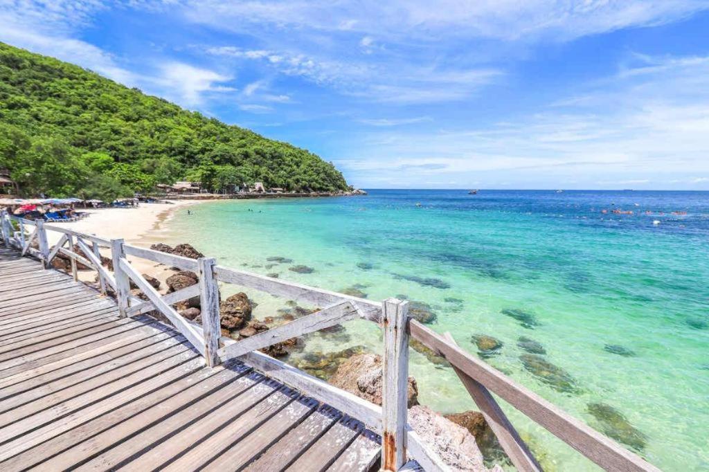 The Globe Hotel, Bar & Restaurant Pattaya Ngoại thất bức ảnh