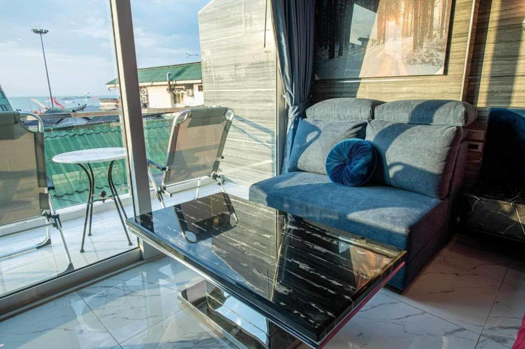 The Globe Hotel, Bar & Restaurant Pattaya Ngoại thất bức ảnh