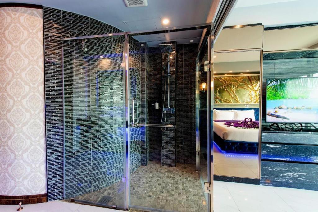The Globe Hotel, Bar & Restaurant Pattaya Ngoại thất bức ảnh