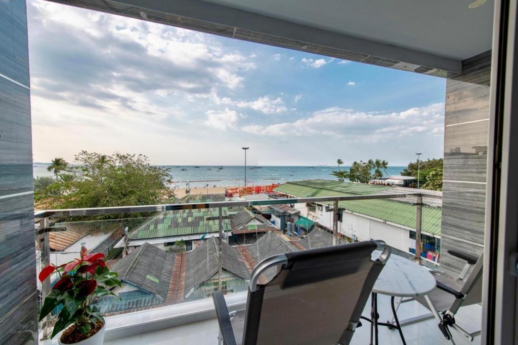 The Globe Hotel, Bar & Restaurant Pattaya Ngoại thất bức ảnh