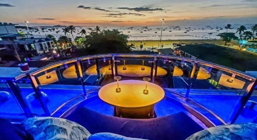 The Globe Hotel, Bar & Restaurant Pattaya Ngoại thất bức ảnh