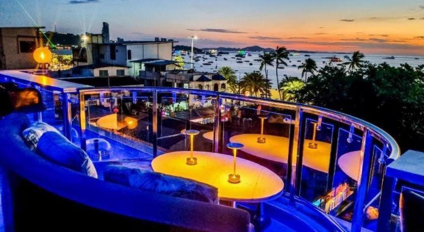 The Globe Hotel, Bar & Restaurant Pattaya Ngoại thất bức ảnh